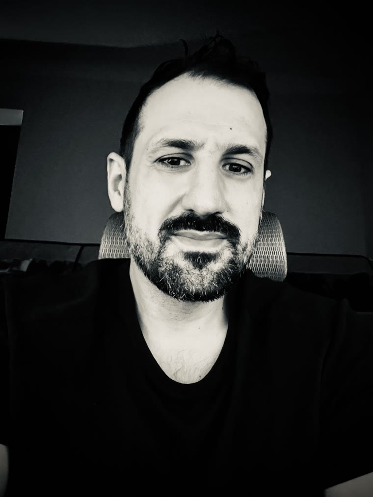 Alex Amigo, CEO de Blue SEO y motor de Bee LLM